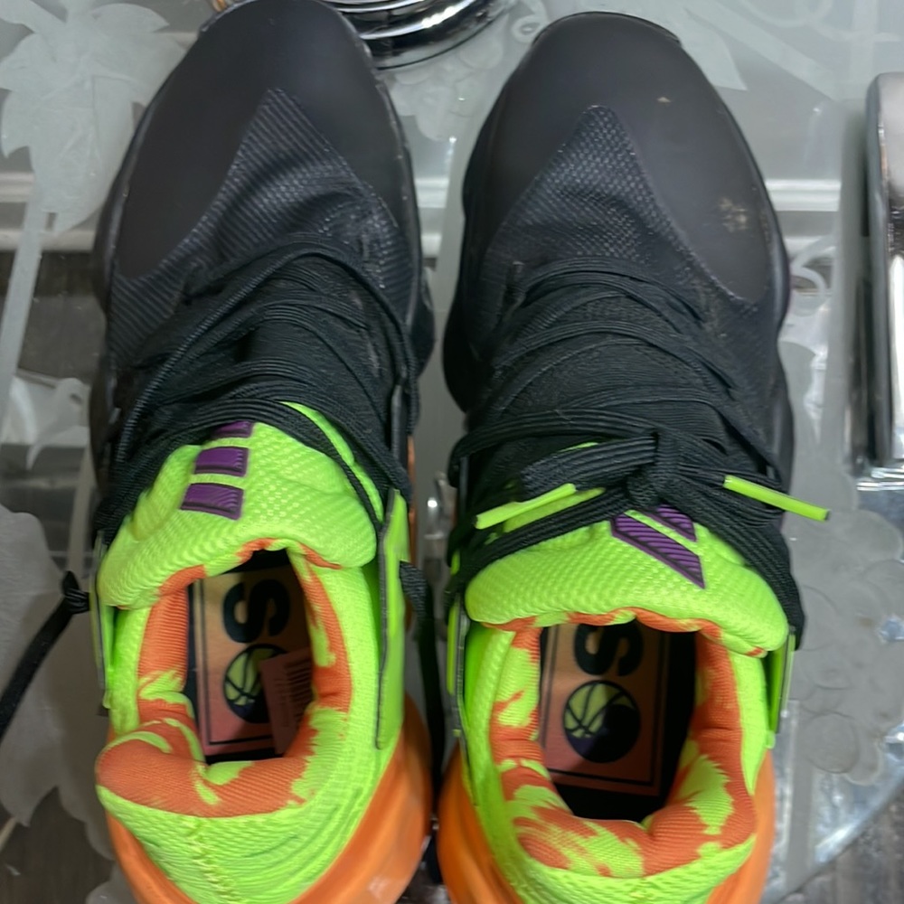 Adidas Harden Volume 4 View 4